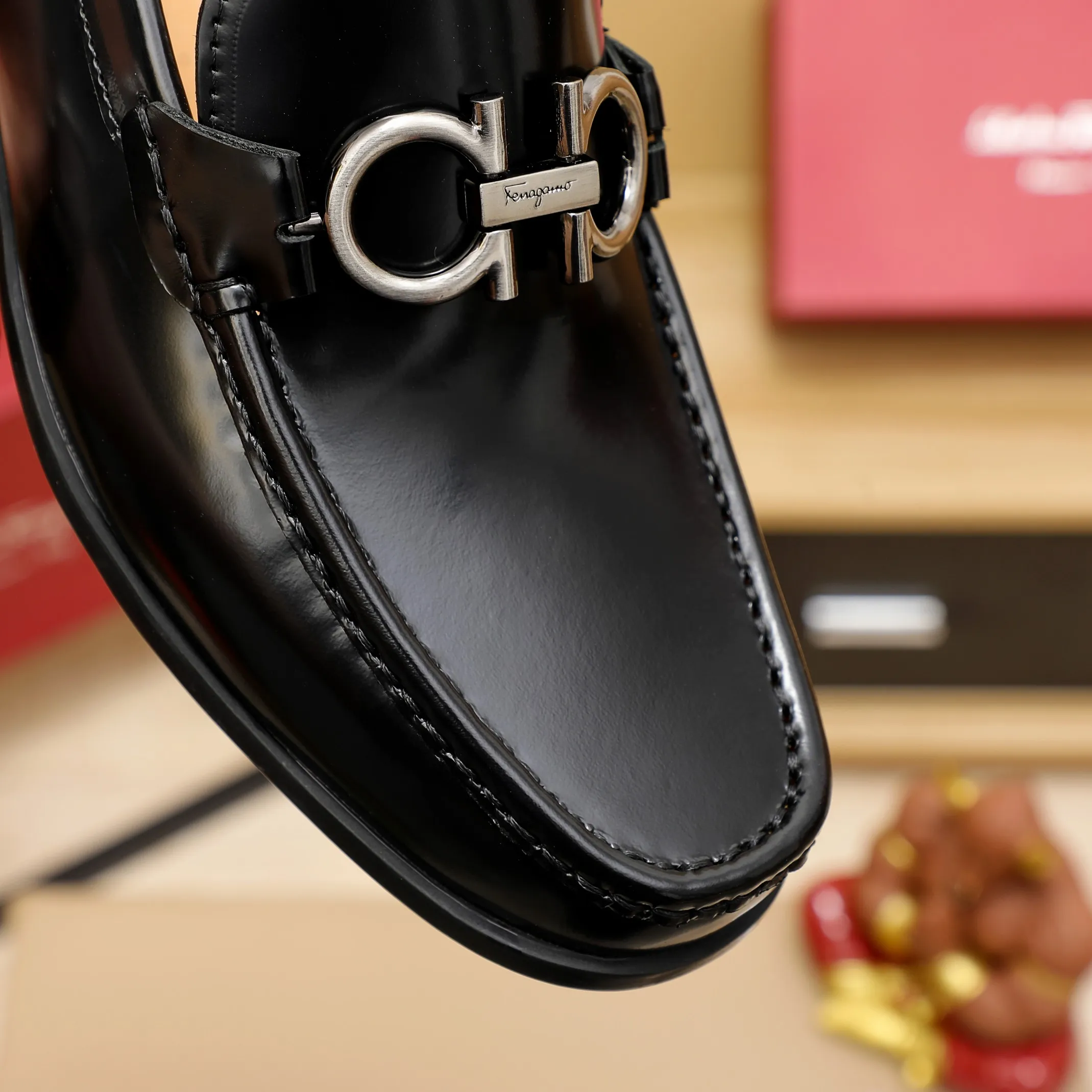 Men's clothing and shoes 💰460 🔥Ferragamo's new men's casual slip-on shoes🇨🇳Official website original 1:1 mold opening, original quality💯Fine workmanship, high-end luxury☘The upper is made of imported Italian first-layer cowhide🌴Luxury🐂leather lining🍓Rubber wear-resistant and non-slip outsole, breathable and comfortable to wear🍍The first choice for high-end men, black, size 38-45